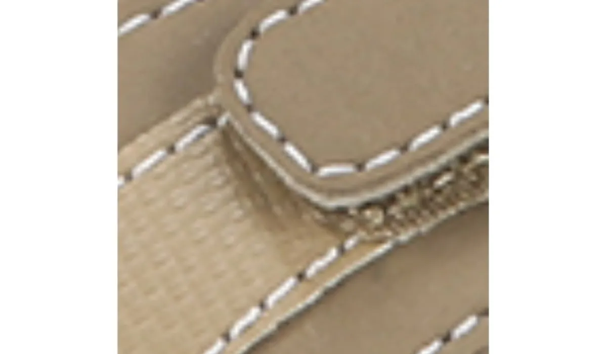 Clarks Sandales^Tong Brinkley Flora Pour Femmes